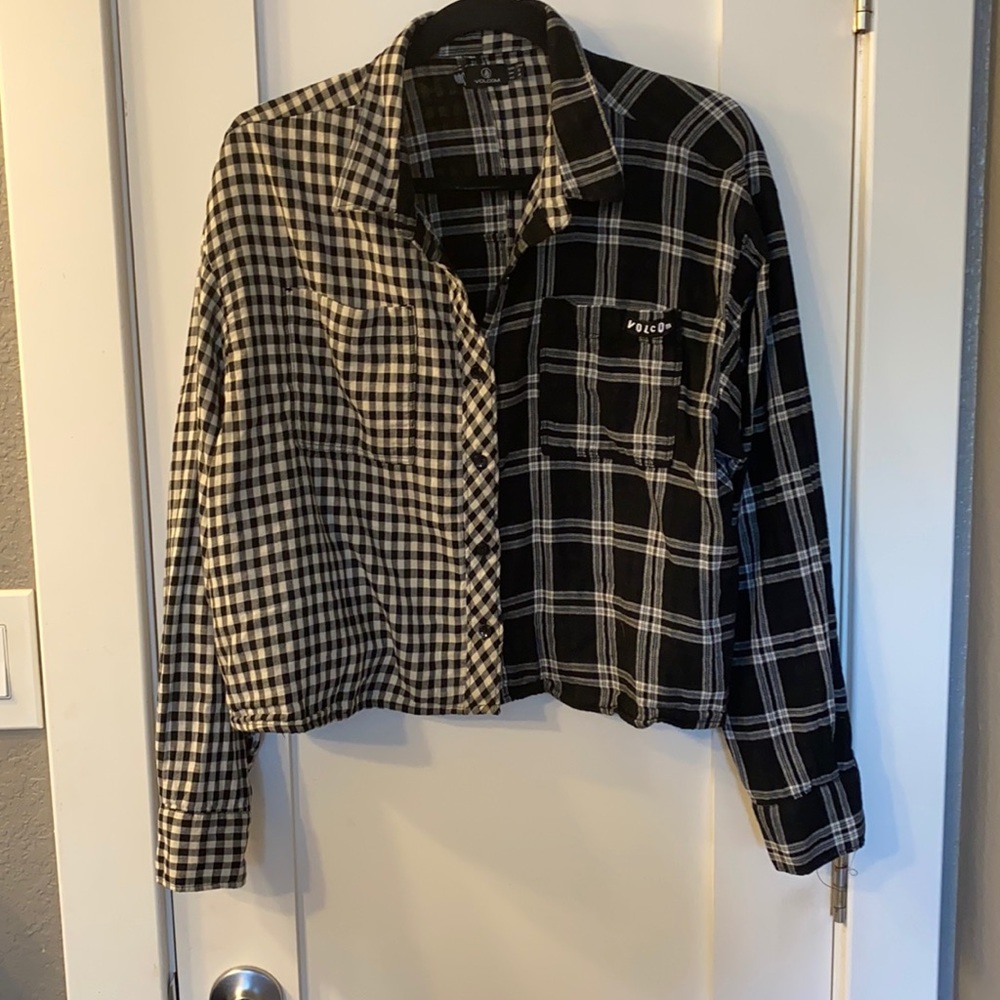 Asymmetric Tendy Black and White Cropped Button Up